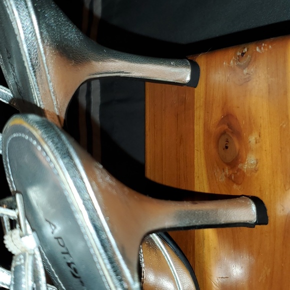 APT 9 Silver Stephanie Heels size 8 - Picture 6 of 10